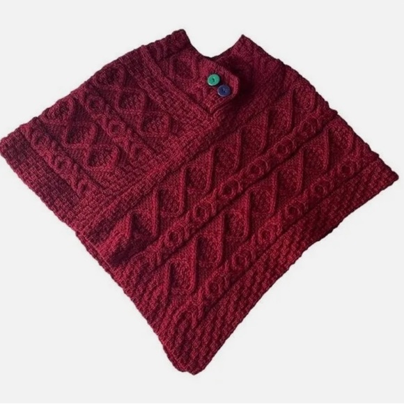 NWT Carraig Donn Aran Diamond Cable Poncho Burgundy Made in Ireland Girl's L - Picture 1 of 8